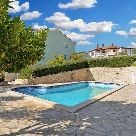 Pool 624 Pula