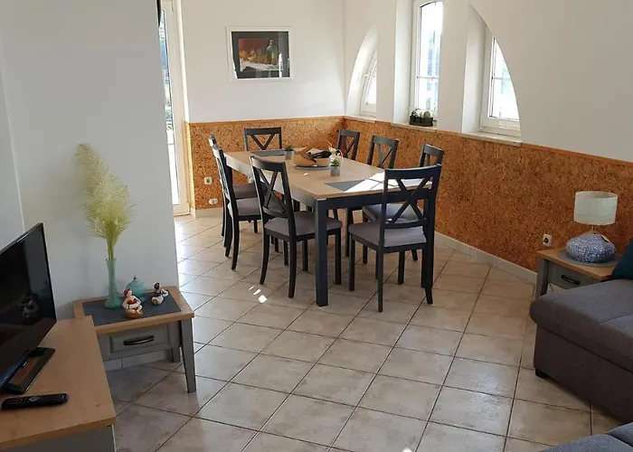 Pool Apartments 624 *