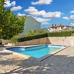 Pool 624 Pula