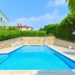 Pool 624 Pula